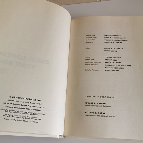1977 Year Book Encyclopedia Vintage Birthday Gift Annual Recap Grolier Gen X - Picture 4 of 9